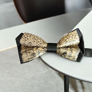MEN'S MANZINI TAN AND BLACK SNAKE PRINT BOW TIE.